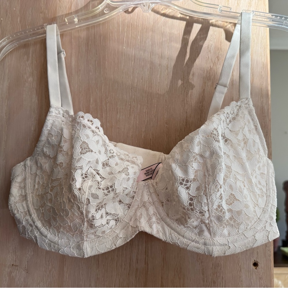 Victoria's Secret Lace Bra in Cream